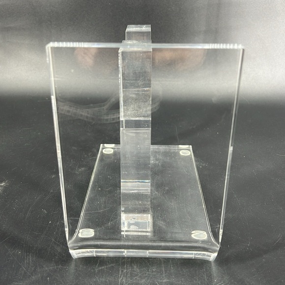 Acrylic “M” Monogram Bookend - Picture 3 of 6